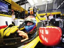 В Renault не торопятся продлевать контракт с Виталием Петровым