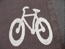 Велосипедистам предписано придерживаться правой полосы дороги