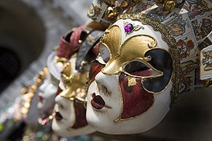 Где купить венецианскую карнавальную маску?