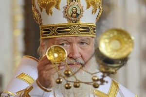 Патриарх Кирилл призвал священников не гоняться за 